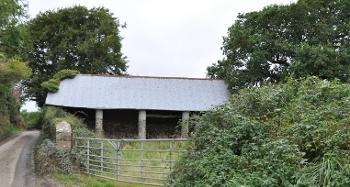 Figure ‎2.17: A photograph of a barn behind a gate. The barn is storing linhay.