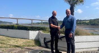 Photo of Mike Crocker shaking hands with Richard Haste